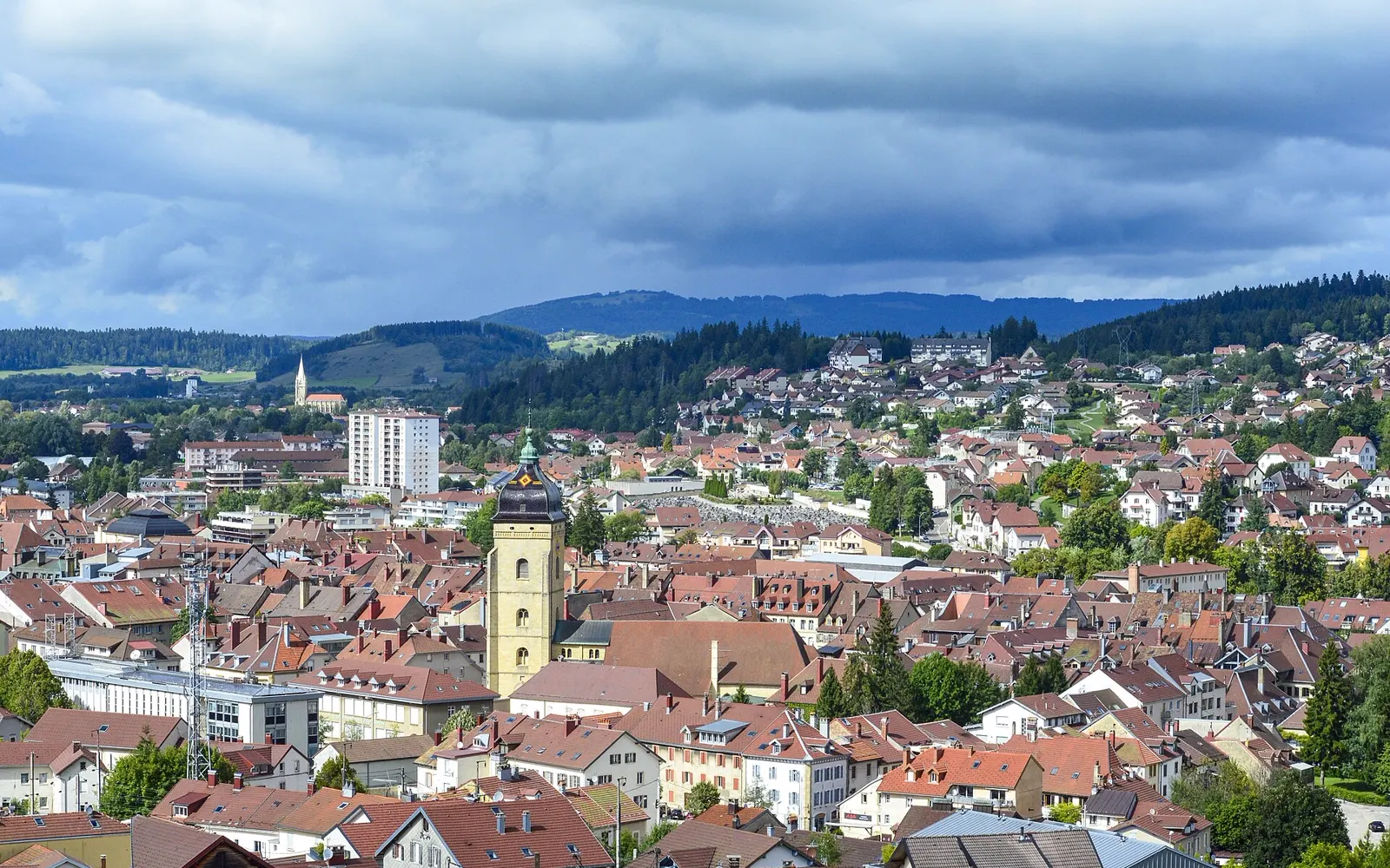 Vue de Pontarlier depuis la chapelle de l'Espérance, dans le Haut-Doubs